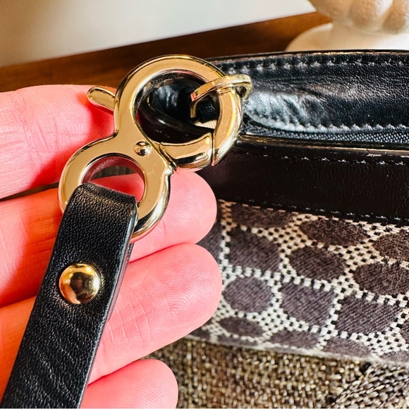 KATE SPADE NEW YORK TOP ZIPPER CHRISSY NOEL BLACK AND WHITE LIKE NEW WRISTLET - Picture 5 of 8